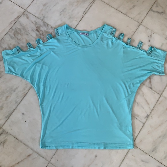 Amo&Roma cold shoulder top - Picture 3 of 11